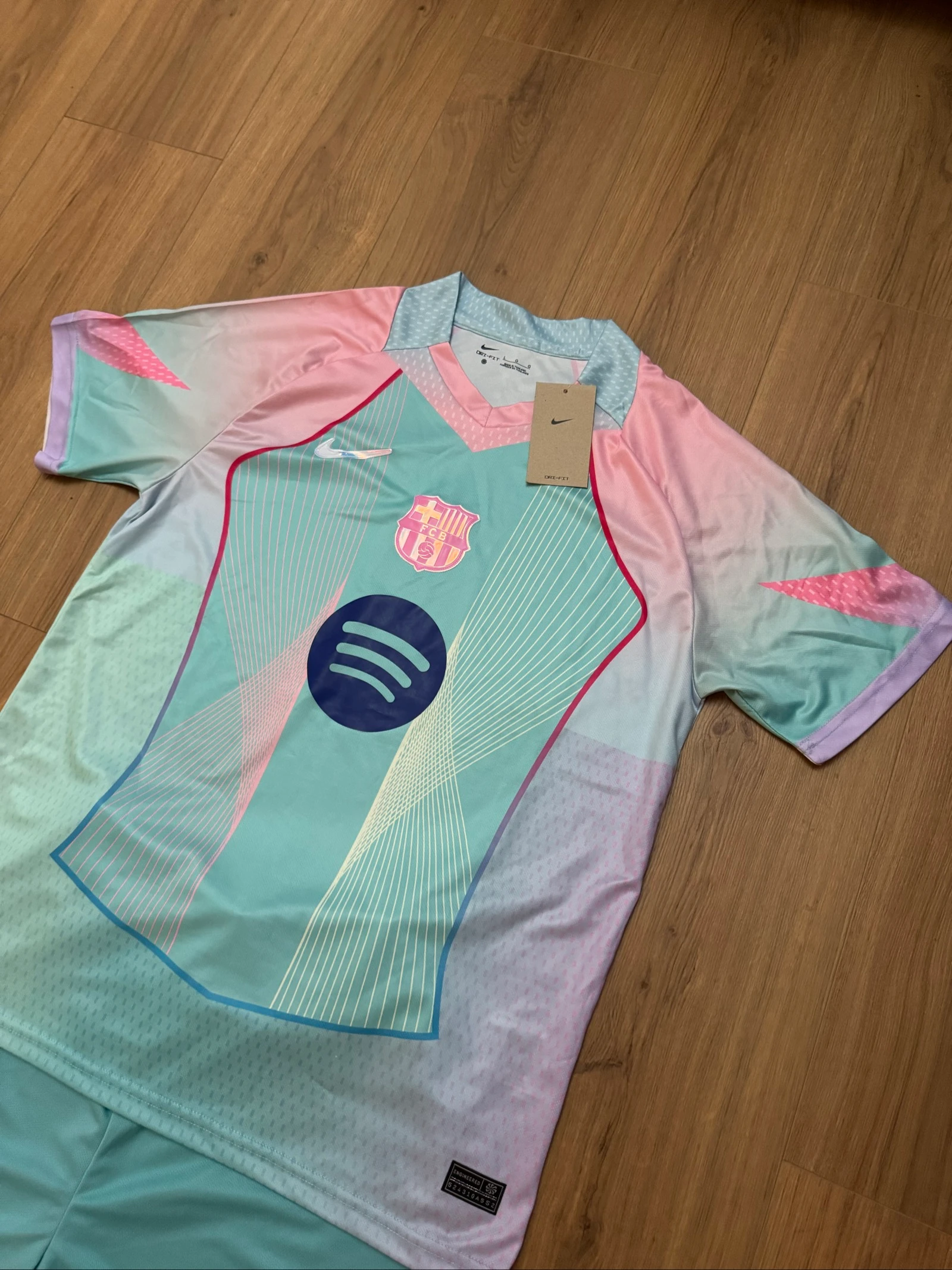Nike FC Barcelona 24/25 Away Football Kit Set Rosa e Turquesa – Camisa + Shorts – Novo com etiquetas – photo 5